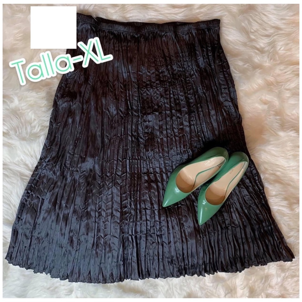 Black skirt